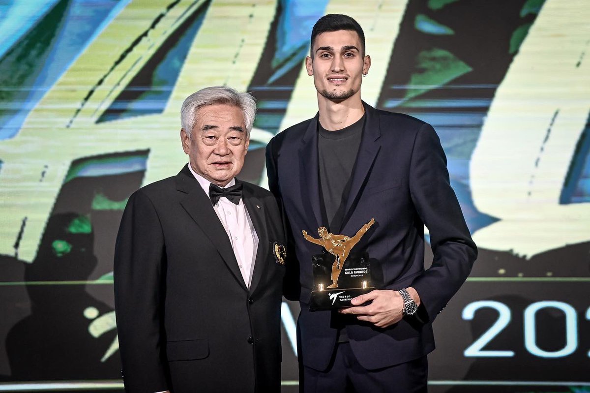 taekwondofita's tweet photo. Una stagione straordinaria per il #taekwondo azzurro.🇮🇹 Dopo il titolo mondiale vinto da @VitoDellAquila3 arriva un’altra emozione: @SimoneAlessio22 vince il Grand Prix Final🥇e il “𝐁𝐞𝐬𝐭 𝐌𝐚𝐥𝐞 𝐀𝐭𝐡𝐥𝐞𝐭𝐞 𝐨𝐟 𝐭𝐡𝐞 𝐘𝐞𝐚𝐫”.🏆 👉🏻 https://t.co/ds5JeKt1VS 📄 https://t.co/TTS6aNMuLK