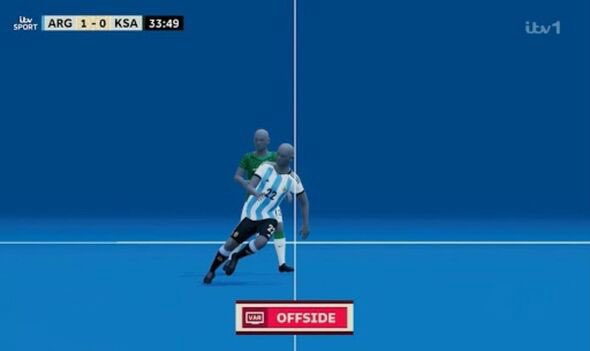 freeschoolmemes's tweet photo. @jordanonYT @MFC_Steve @tomswansea @MrAlexbaird @BBCSport You don’t run stood up straight, your body is infront of your legs when running. I’ve included an example for you so you can see, this is not a player being tripped or falling over, he’s making a run. If you’re going to comment on football you need to watch the matches and learn https://t.co/rprevAmQMQ