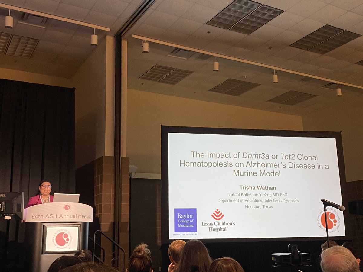 So proud of my talented friend Trisha Wathan who gave a thought provoking presentation about the effect of clonal hematopoiesis on Alzheimer’s disease. Started from learning flow at the cytometer with @MarcusAFlorez & me and now you’re here! Bravo 🎉 @TheKingLab #ASH22