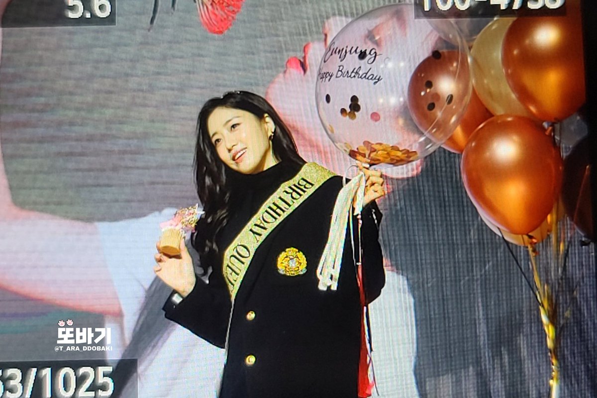 T_ARA_DDOBAKI's tweet photo. 2022.12.11
🎉EUNJUNG B_day party 프리뷰
(은정 생일파티 프리뷰)🥳 🎉 

올해도 언니의 생일을 함께 축하할 수 있어서 너무 행복했습니다! 생일 다시 한번 진심으로 축하드리고, 앞으로의 생일도 우리 오래오래 함께 해요❤️

#함은정 #은정 #EUNJUNG https://t.co/D8UtfTJLv3