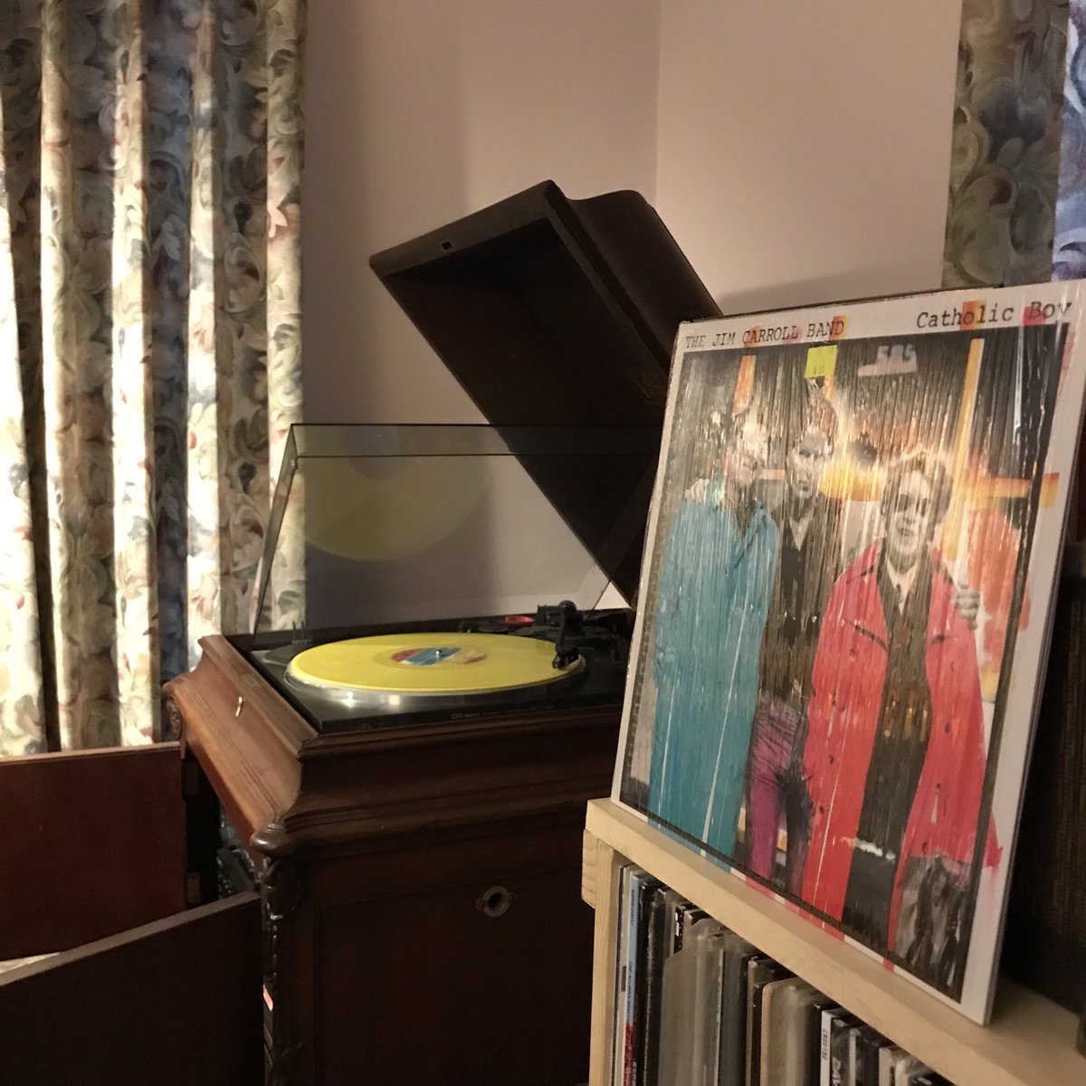 fantailmedia's tweet photo. Damn; I’ve forgotten how F***ING GLORIOUS this album sounds ROARING outta real, big analog speakers on vinyl. Glad I grabbed a fresh (reissue copy) @SolStaRecords on @recordstoreday Black Friday. #WickedGravity https://t.co/hDJpv6Zmqw