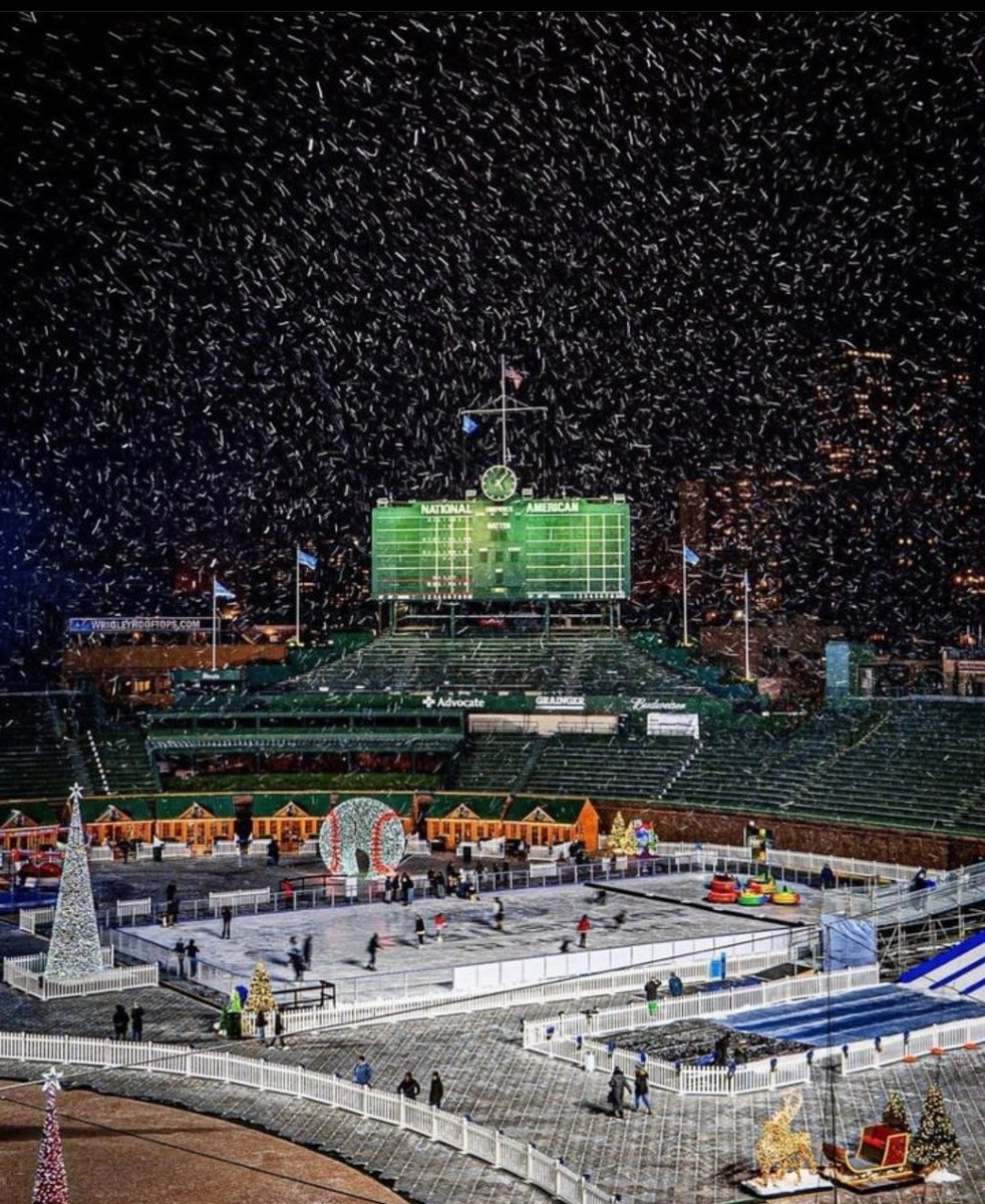 ChicagoJubs's tweet photo. Winterland in Chicago! Come enjoy Gallagher Way at Wrigley Field while it lasts! https://t.co/Idle9iaWeU