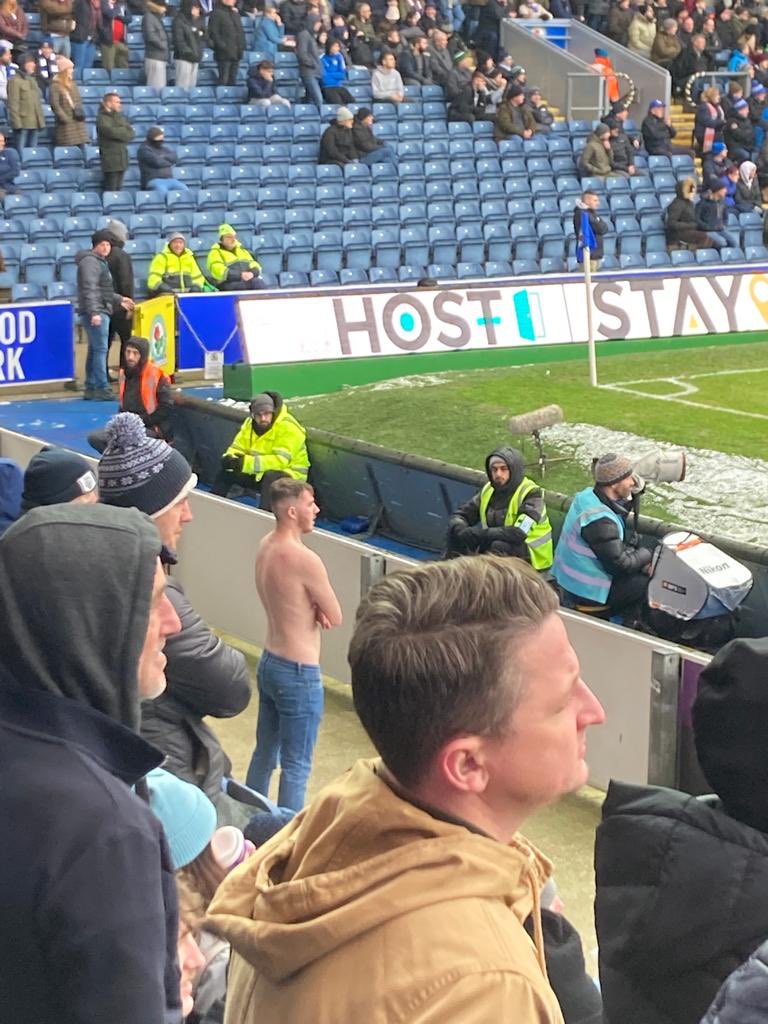 anniedevey's tweet photo. @jDevey @pnefc Ginge got a different angle! 👀❄️🥶😂 https://t.co/khNFs8BqAj