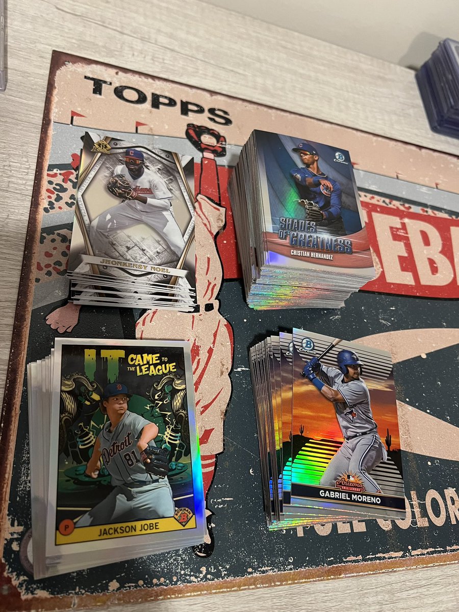 Anybody want a BUNCH of Bowman inserts?

15 Invicta
37 Arizona Fall League
25 IT Came to the League
81 Shades of Greatness

$65 shipped (.41 cents per card)
