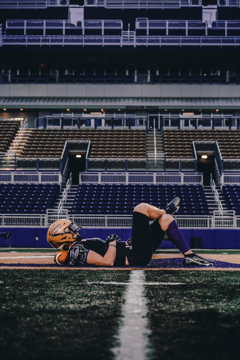 Taylor_T_11's tweet photo. Unbelievable visit with JMU!!💜💛 #godukes #kingsoftheeast @coachgrantcain https://t.co/LwVV6lhjLu