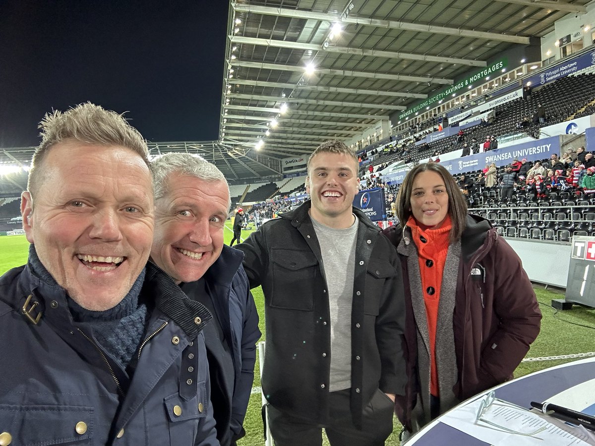 Rhys Jones (@rhysapwilliam) on Twitter photo Tîm Heno <a href="/S4CRygbi/">S4C Rygbi</a> <a href="/ChampionsCup/">Investec Champions Cup</a> <a href="/ospreys/">Ospreys</a> v <a href="/LeicesterTigers/">Leicester Tigers</a> 📺 1715 <a href="/S4C/">S4C 🏴</a> #HeinekenCup Tîm Heno <a href="/S4CRygbi/">S4C Rygbi</a> <a href="/ChampionsCup/">Investec Champions Cup</a> <a href="/ospreys/">Ospreys</a> v <a href="/LeicesterTigers/">Leicester Tigers</a> 📺 1715 <a href="/S4C/">S4C 🏴</a> #HeinekenCup