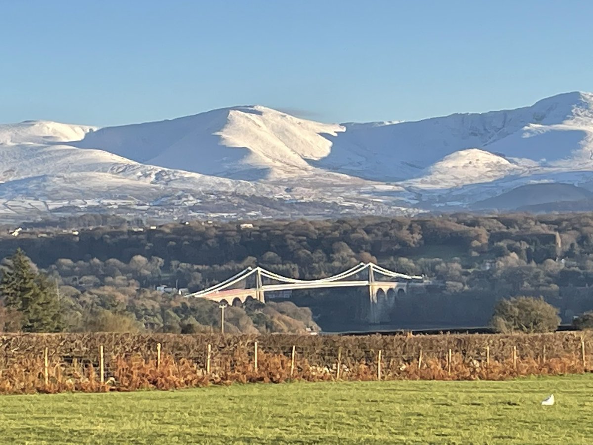 RFairhead's tweet photo. Visited the WDS Rural crew this morning in Dolgellau, informed discussion about RDS availability, training and adding value to communities 👍👏 then a brisk walk in Menai Bridge - what a lovely afternoon after a great morning 👍 https://t.co/m9blyTVqz2
