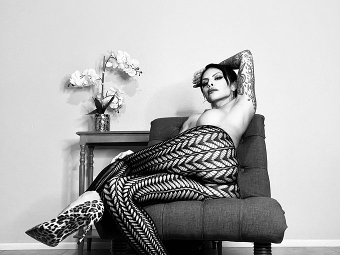 Watch TS Foxxy's leaked NSFW photo on TwXstars