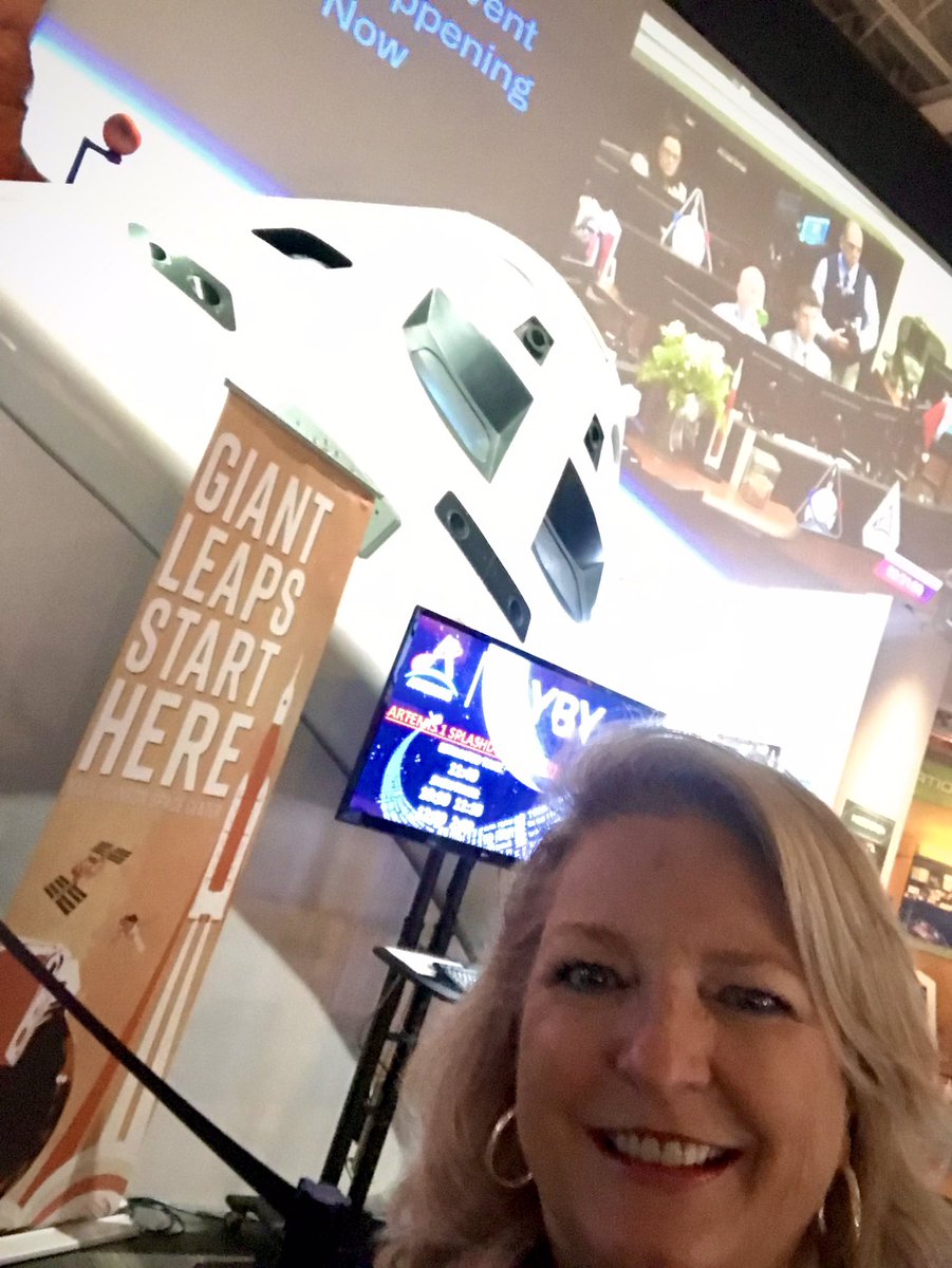 spacecitychick's tweet image. So excited to be here @SpaceCenterHou to watch the splashdown of @NASA_Orion! Tune into @NASA LIVE now to watch the live coverage! #LMSpace #Artemis