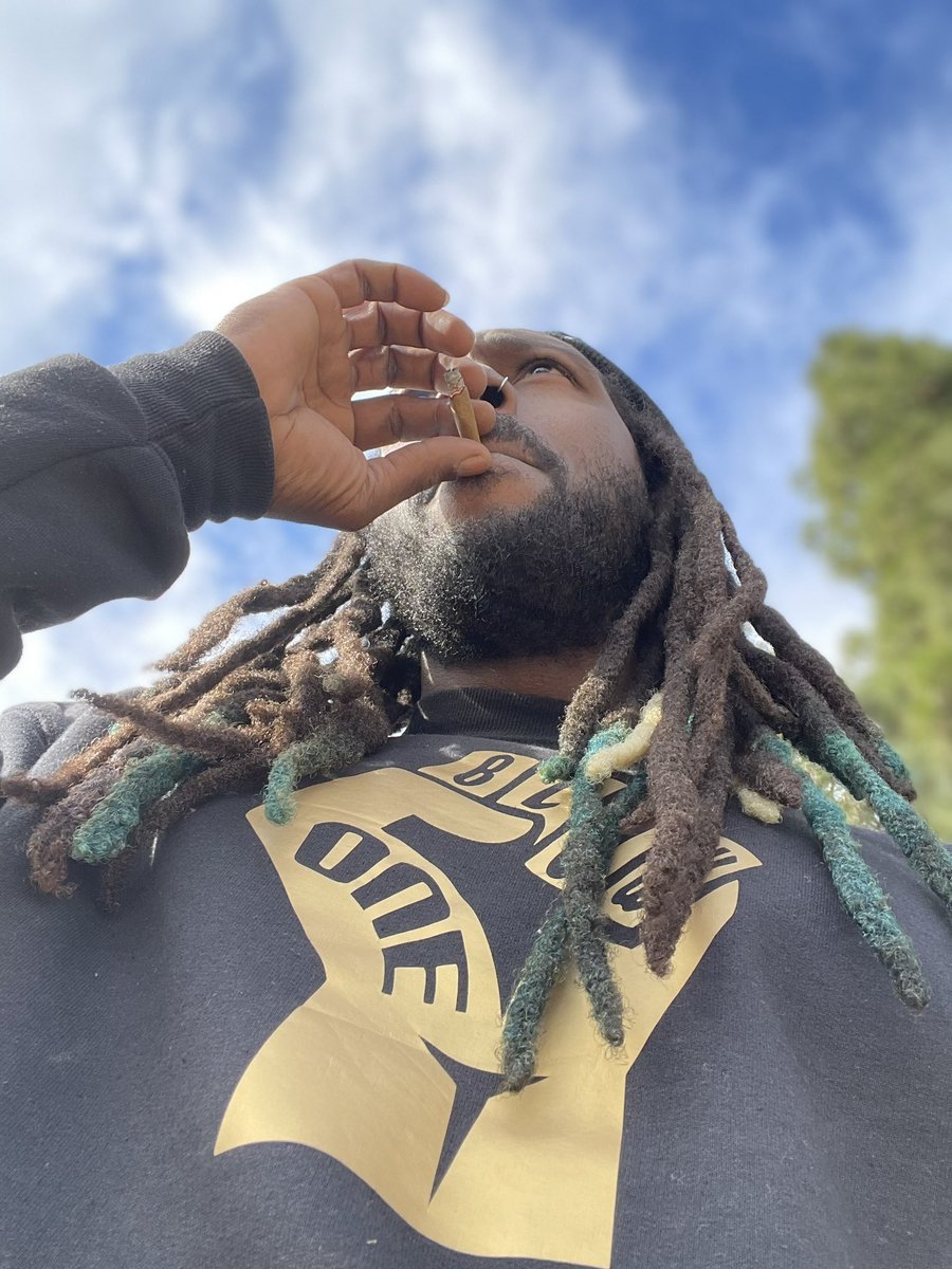 Blow1818's tweet photo. Yesterday way before the rain came down!
Family 
#BlackKings but #AllKings are welcomed!
#HoopLife 
Uncles OG’s 
#Blow1Clothing https://t.co/IzYvmOazbV