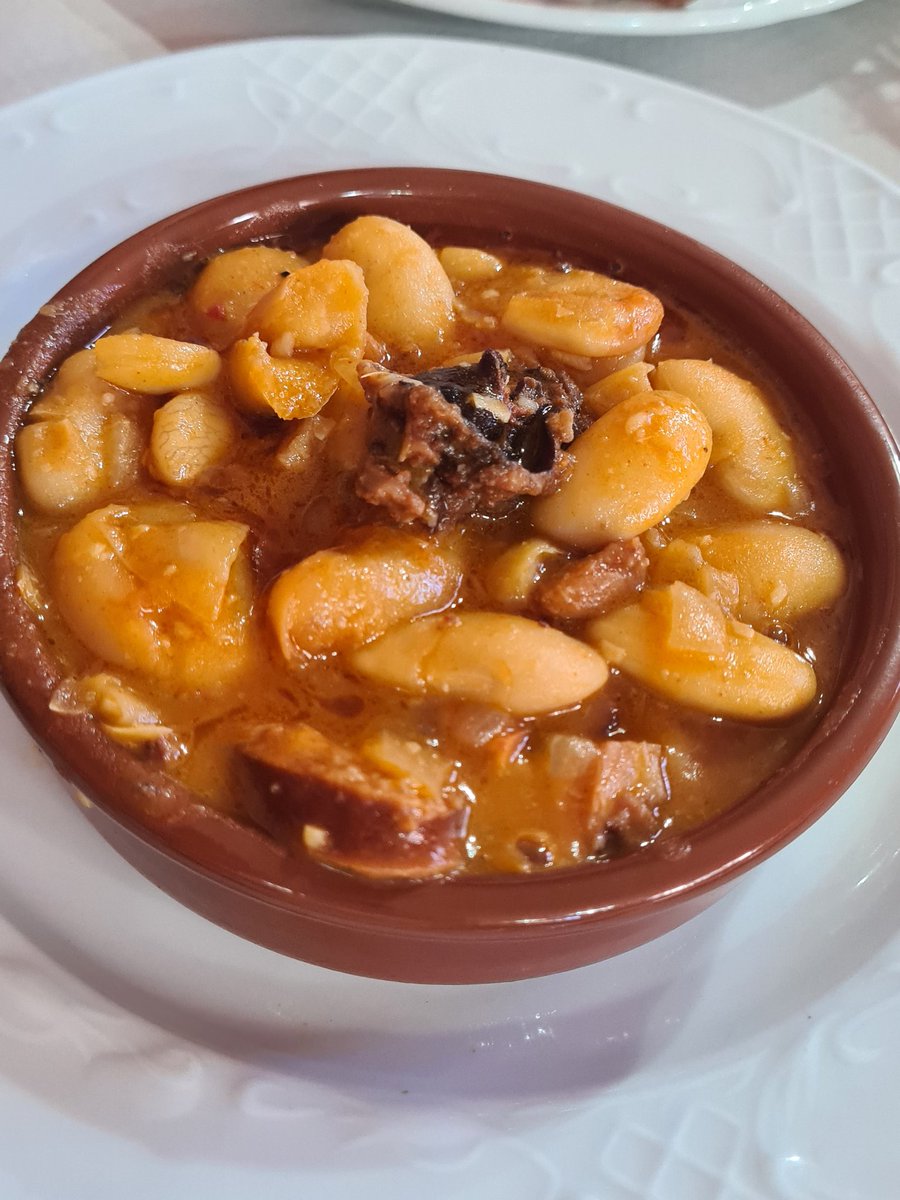 Insuperable! Especialidad, las  papas con costillas en Restaurante Casa Tomás.
#Tenerife #visitaobligada