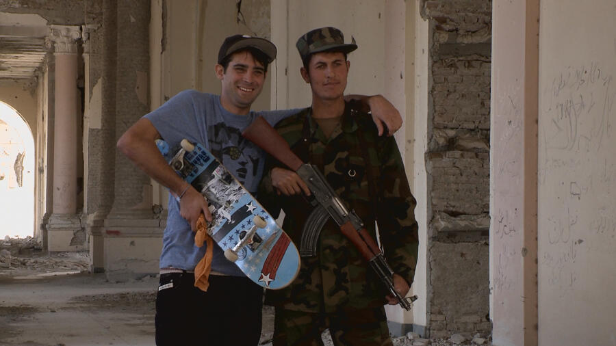 #Skateistan – #EinBrettMitVierRädernInKabul (2011) ist eine Doku, die mit dem westlichen, durch Konflikte geprägten Blick auf die afghanische Hauptstadt #Kabul bricht und die Arbeit von <a href="/Skateistan/">Skateistan</a> porträtiert.

Bei <a href="/RakutenTV_DE/">Rakuten TV DE</a>: rakuten.tv/de/movies/skat… #Mediathek