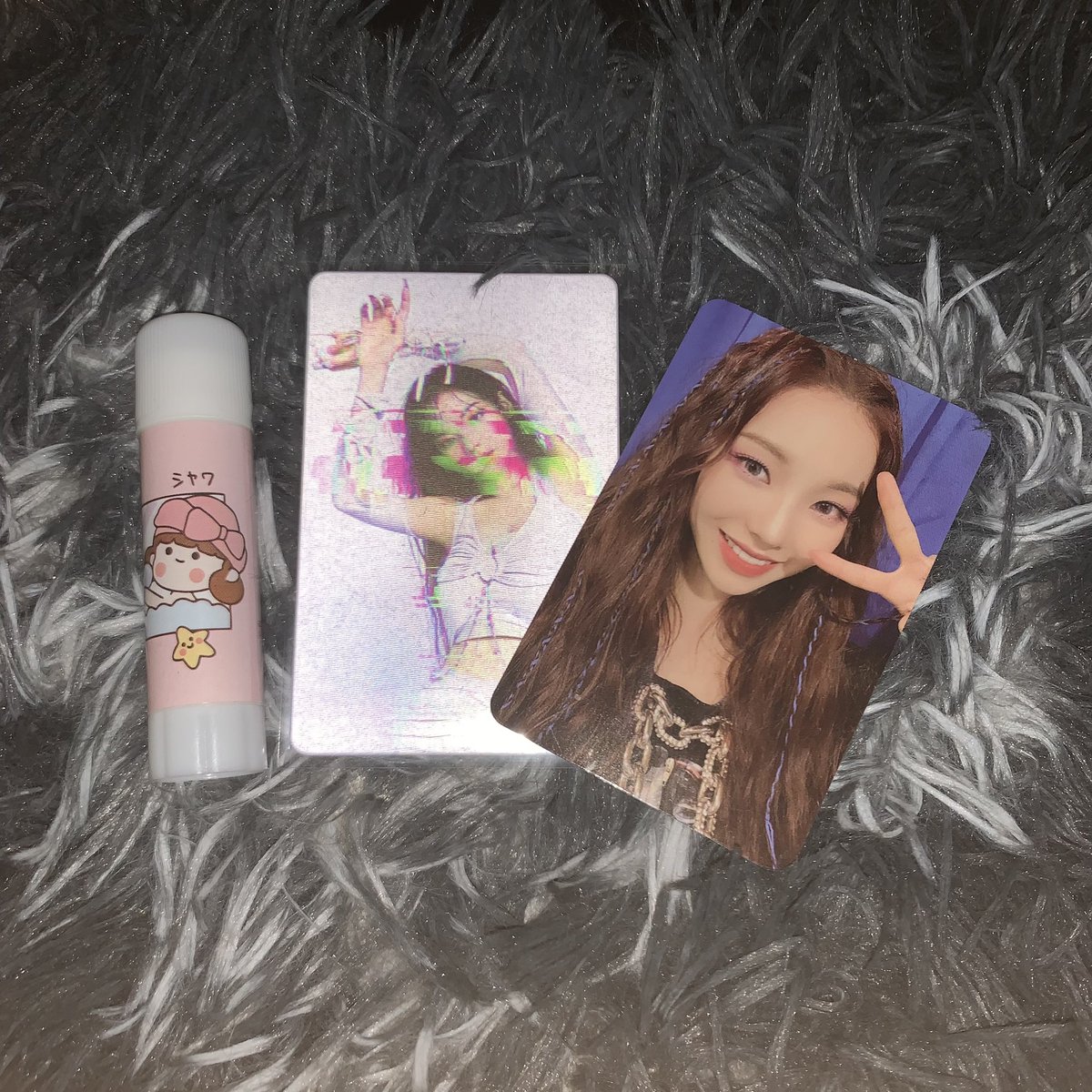 jeedhun_'s tweet photo. 💌 @__reicart ❤︎

—ito rin cutie ng packaging and freebie huhu thank you so much po!! karina came home safely. hq selca pcs completed ♡ https://t.co/o4WU2VMPVb