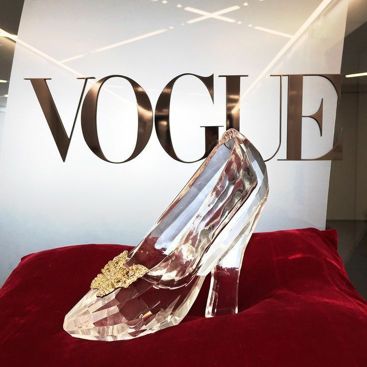 modasavaslari's tweet photo. Moda Savaşları'da büyük final heyecanı başladı,son 4 belirlendi. İşte finale özel verdiğimiz 2 konsept

1.Konsept: Seçtiğiniz bir jürinin evine misafirliğe gidiyorsunuz
2.Konsept: Seçtiginiz numaranın altından çıkan ayakkabıyla kombin yapıyorsunuz 

Yarın saat 19.00 kapanır🌟 https://t.co/zEXfzr1cTX