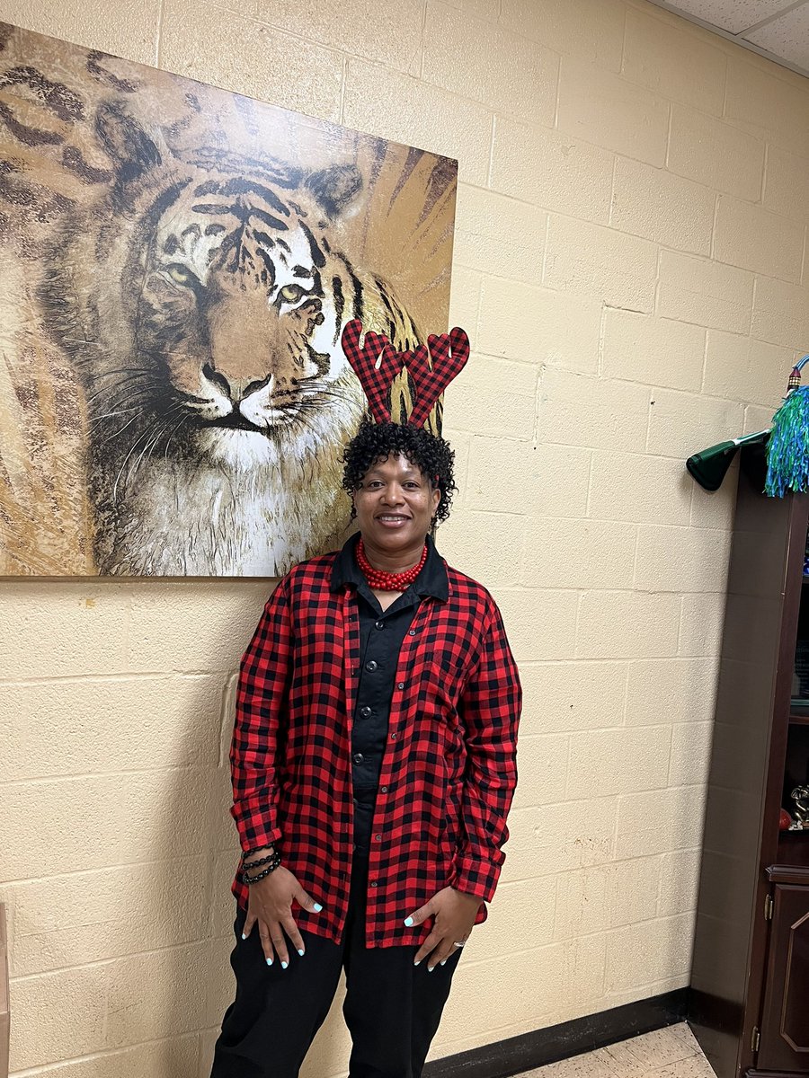 ReneeMeeks's tweet photo. School should be fun for students while providing a safe & engaging learning environment. Last week on The Island was fun.
Day 5 * Holiday Cheer
Day 6 * Mad About Plaid
Day 7 * Candy Cane Day
@SeaIsleSeahawks #ElementaryPrincipal #SeaIsleStyle #WinterBreak #12DaysCountdown https://t.co/FNBiFV9DkH