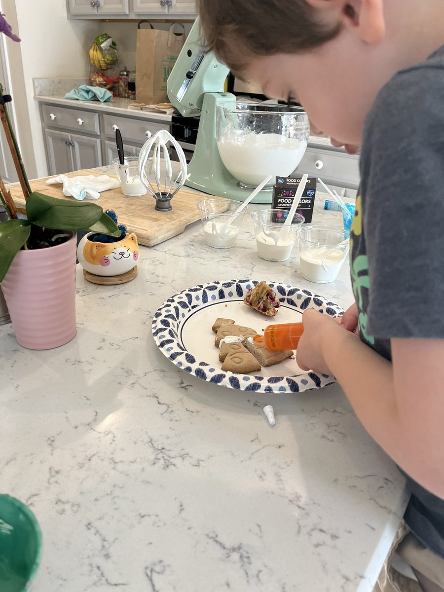 KDeleonpennell's tweet photo. Yearly Charleston themed gingerbread is complete! Apparently Santa crash landed at Waterfront Park. If you look carefully, you can see him in the pineapple fountain. 😂 #creativekiddos #Charleston #ChrstmasTime https://t.co/xtsnulyY9G
