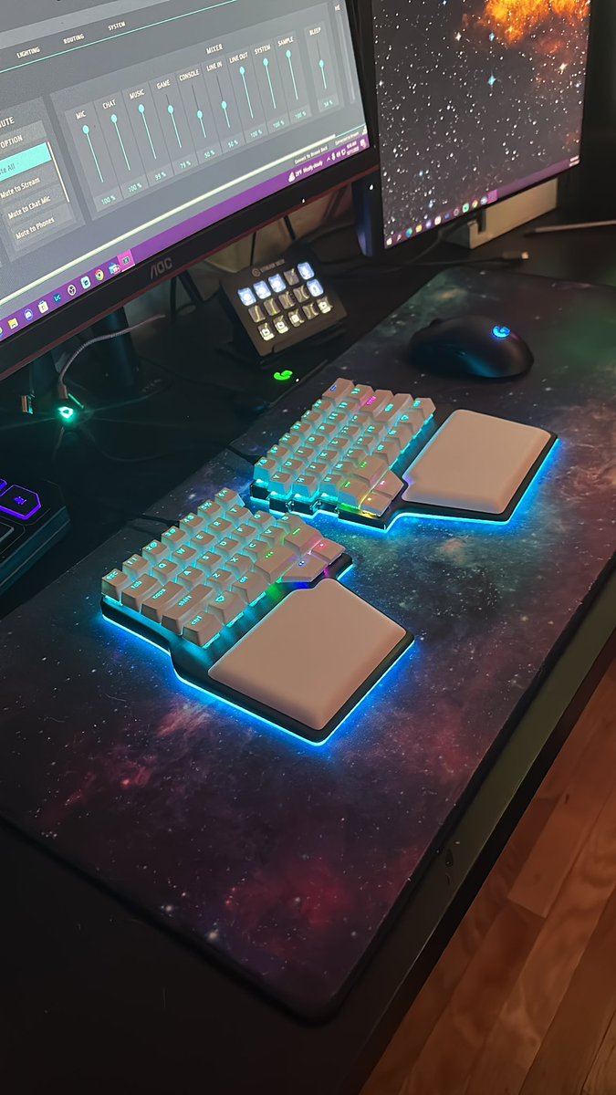 ModestNebula's tweet photo. @IceManIsaac this @DygmaLab keyboard is insane thank you so much!! https://t.co/rjboc7Q2eA