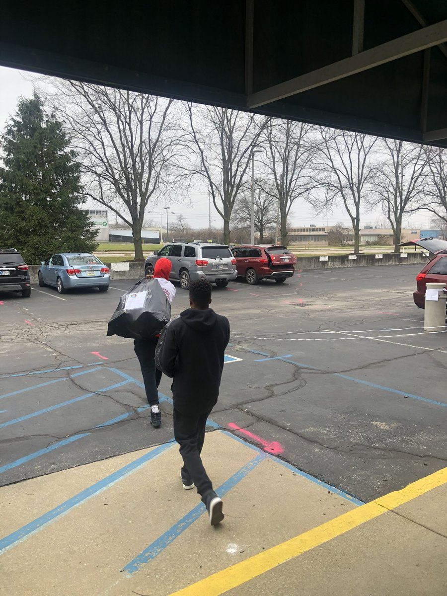 CRHS_Hoops's tweet photo. Today we volunteered at St. Mary's Early Childhood Center, in hopes to bring some joy and excitement to those who are less fortunate. We take pride in being in our community and helping others. #CRBB 🏀🏴☠️ https://t.co/RSN5LhPowQ