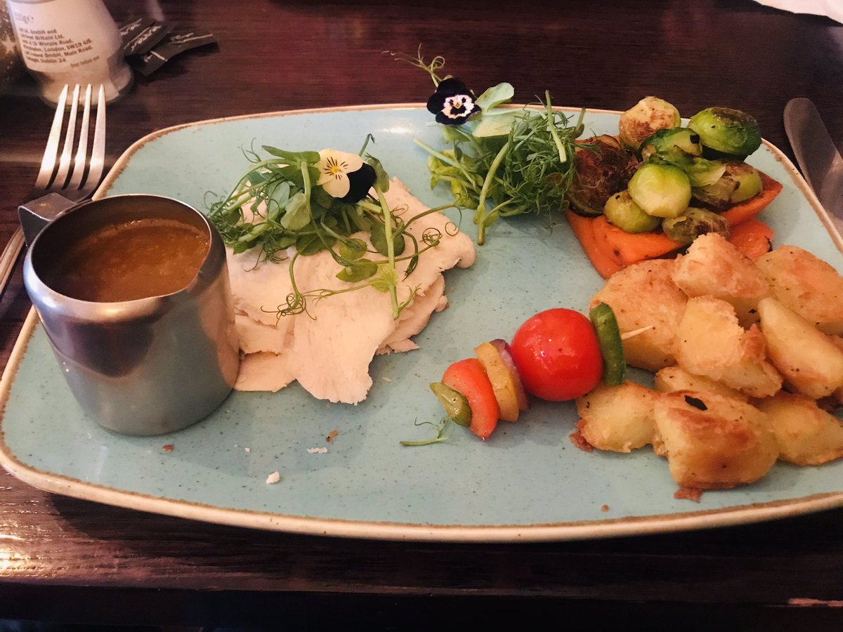 Gillroom13eco's tweet photo. Nicest presentation of grub I’ve seen in a long time. Three courses demolished and half of Nicola’s too 👌#kooee first time eating violas as part of my Christmas dinner 😂 https://t.co/AfknWsrswe