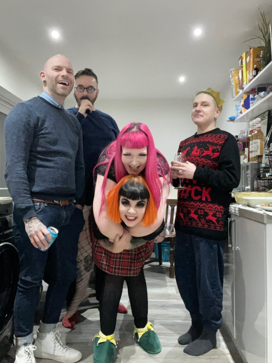 sharklutt's tweet photo. had the nicest time with such gorgeous humans last night. feeling grateful. 💖🧡💙💛💚 #polyamory #polyam #minichristmas @piratechristoph @babybarbiegoth https://t.co/IE7CorFN5e