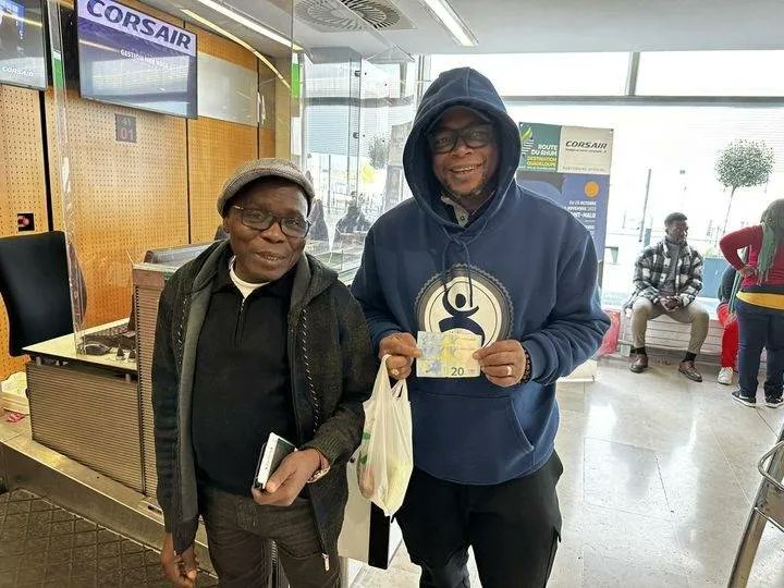 GbichEditions's tweet photo. DIGBEU CRAVATE ET MICHEL GOHOU ENSEMBLE, LE REFLET DE LA SOLIDARITÉ PURE!
J’apprécie la solidarité qui les caractérise ces comédiens ivoiriens. Surtout ces deux gars ...
Lire la suite ici 👉https://t.co/YcJTZG5Fs3
#Gbich #DigbeuCravate #GohouMichel #Solidarité https://t.co/GzgD3eFnZt