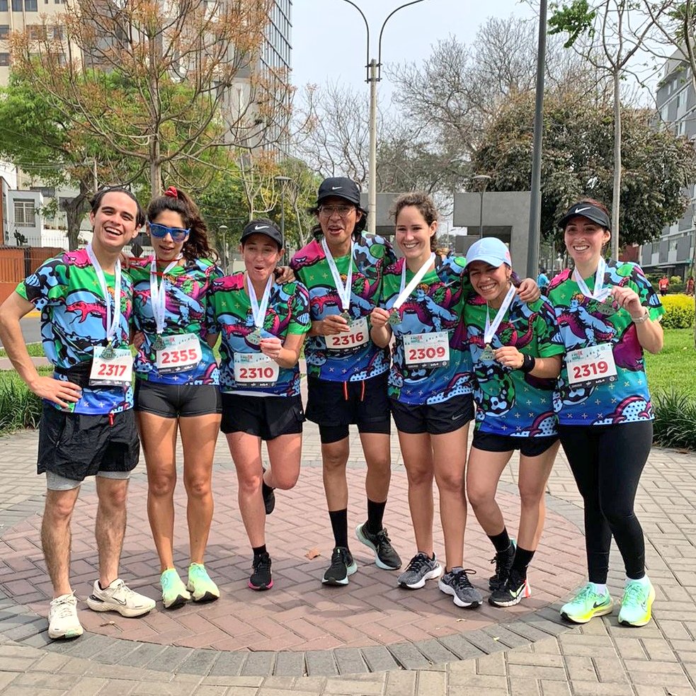 fuetete's tweet photo. Y hoy corrí #lavueltaasanisidro organizado por @PeruRunners vestidos de #VNRO para @Nike // muy feliz de poder mezlar todas mis pasiones https://t.co/gh15InEz96