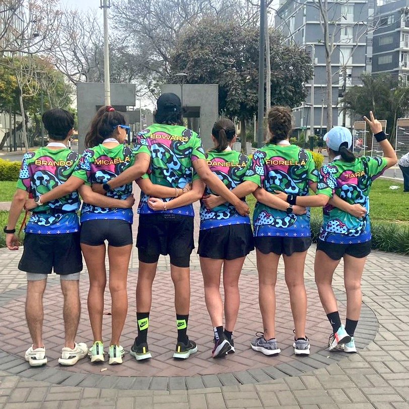 fuetete's tweet photo. Y hoy corrí #lavueltaasanisidro organizado por @PeruRunners vestidos de #VNRO para @Nike // muy feliz de poder mezlar todas mis pasiones https://t.co/gh15InEz96