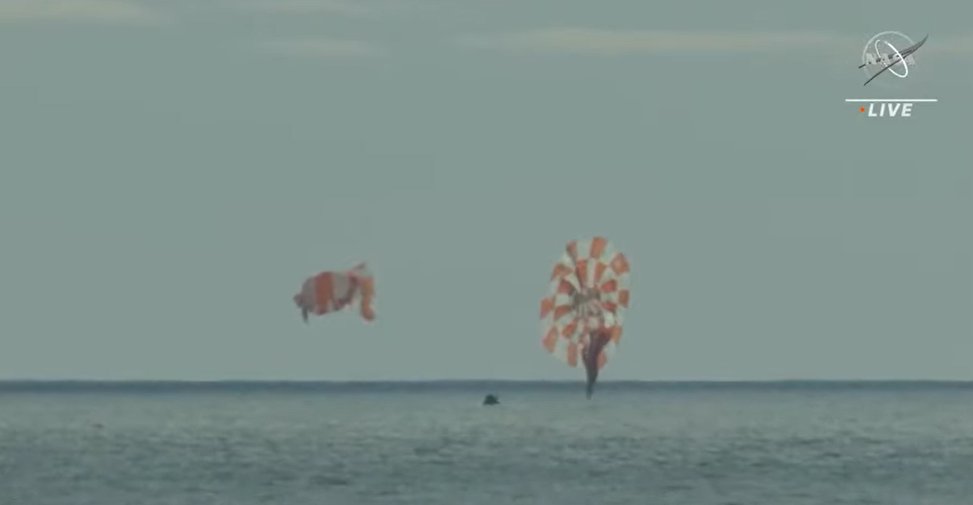 18:40:40
Acaba la missió Artemis 1, l'inici del retorn humà a la Lluna, que es va enlairar el dia 16 de novembre.
#Artemis1encatala