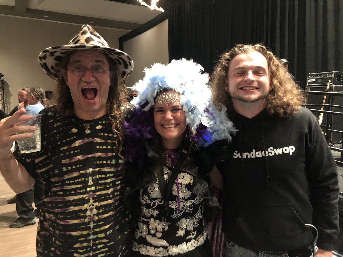 Happy holidays from us at jamgalaxy! @bigpeyYT @bengoertzel @diannekrouse #Cardano #AI #musicplatform @Singularity_NET