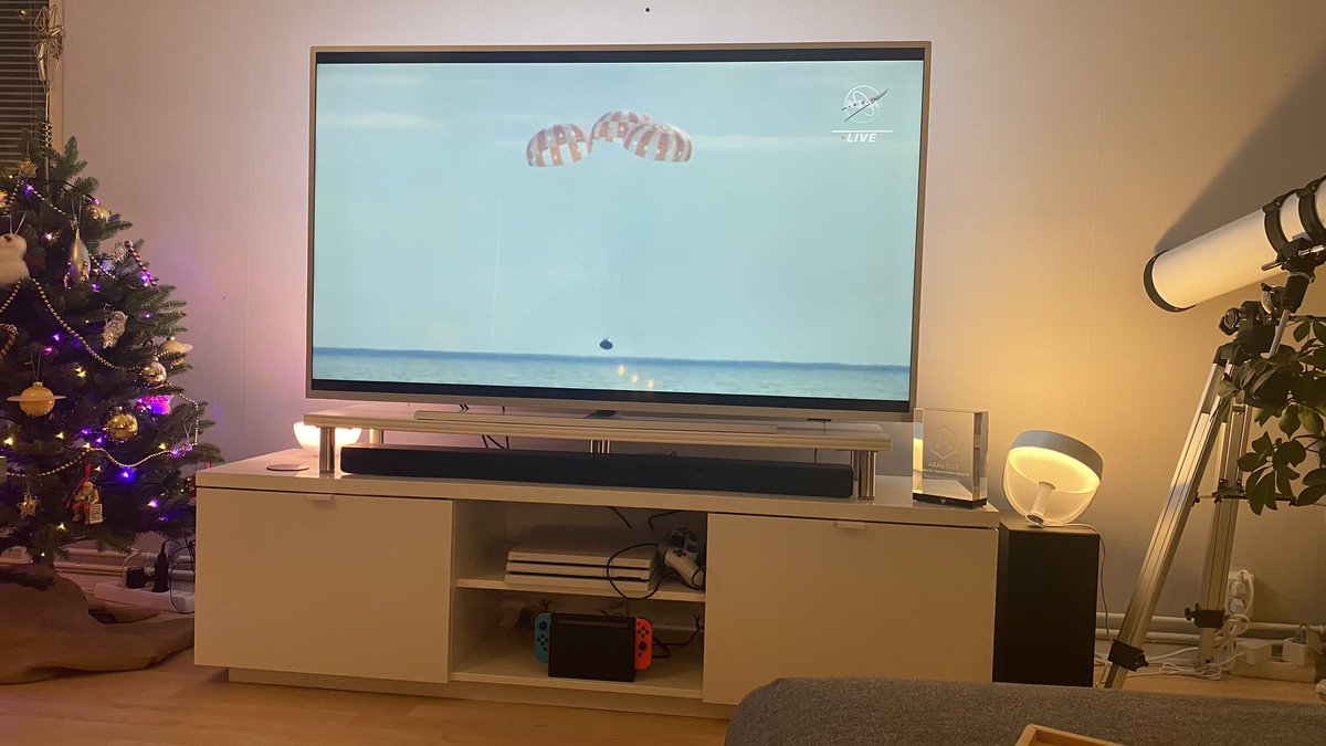 Congratulations on a successful #Artemis I mission! 🚀🌔 Here’s the side-by-side of splashdown &amp; final panel for the comic I was commissioned to do for the the EM-1 (now Artemis I) mission for <a href="/NASA_Orion/">Orion Spacecraft</a> several years ago. I’m thrilled I got to be a part of this in a tiny way ❤️