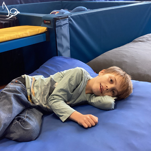 Phew, practicing gross motor skills by jumping on the trampoline is hard work! We need to take a breather afterward! #merlindayacademy #chicago #therapygym #pediatricgym #kidsgym #therapyclinic #pediatrictherapy #therapyprogram #grossmotor #grossmotorskills #grossmotor #allsmiles