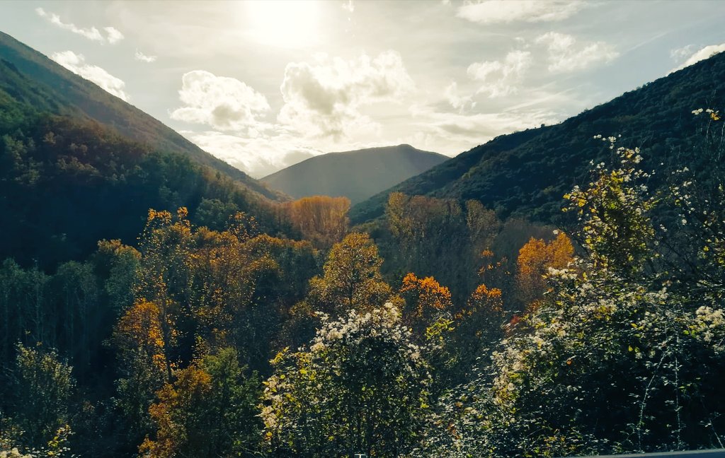 #diainternacionaldelasmontañas 
📸 Otoño en el valle de #Compludo
#Bierzo #Ponferrada #Leonsp