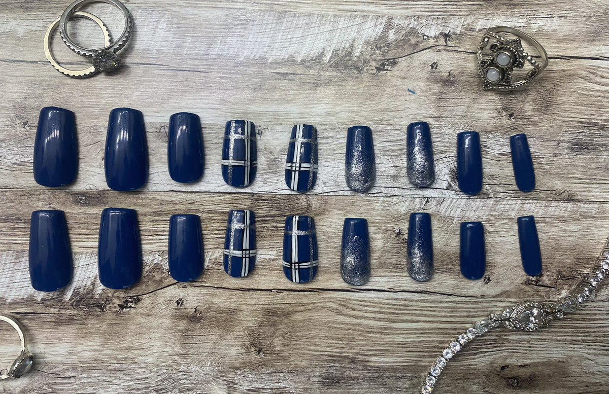 NekoleNeptune's tweet photo. Sweater Weather Flannel Nails- $9.99 ❄️ https://t.co/duogL1e4jO