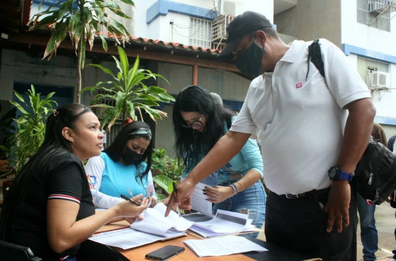 Incesocialista's tweet photo. #11Dic | FALCÓN | Inces certificó al personal de vigilancia de la Unefm
(Leer +) https://t.co/o4IYiBH8bS
#FórmateEnElInces #LogrosInces #RenaceLaEsperanza https://t.co/dRocAIckr4