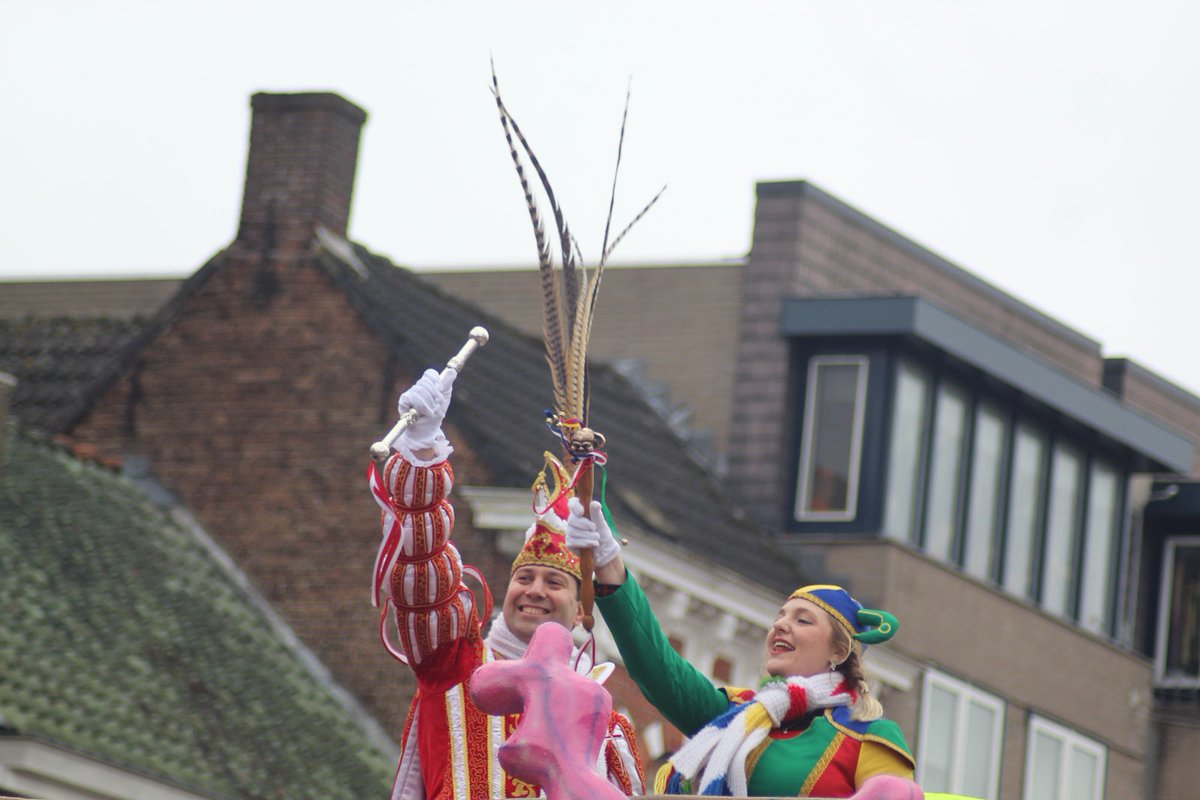 INSCHRIJVING OPTOCHT GEOPEND!

Vanaf nu is het mogelijk jezelf of jouw club in te schrijven voor de Tullepetaonse optocht op zaterdag 18 februari
De optocht vindt dit in 2023 plaats op zaterdag 18 februari.
Schrijf je daarom nu in via onderstaande link!
tullepetaonsnieuws.nl/evenementen/op…