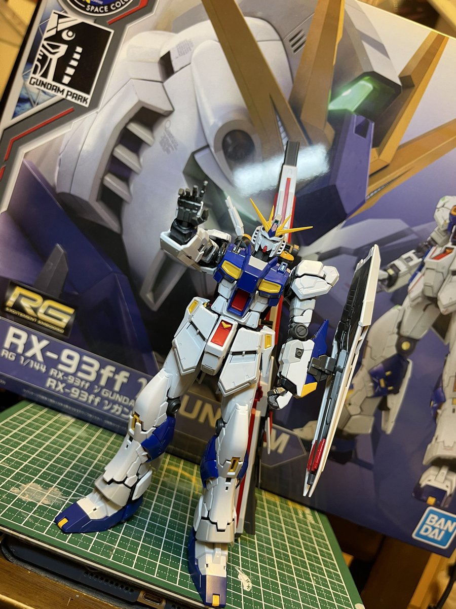 DmZfg's tweet photo. ニャオハの色違いを12時間くらい粘った結果福岡νガンダムの素組みが完成しました…
#ガンプラ https://t.co/yc94UOFsFK