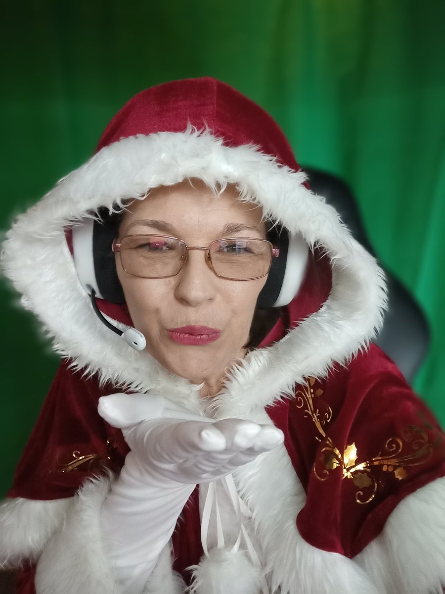 Join Mrs. Claus for some 3rd Advent Music and fun only on DLive in approx 15 mins
<a href="/OfficialDLive/">DLive</a>
#xmas #xmasmusic #3Advent dlive.tv/ParanormalWhit…
