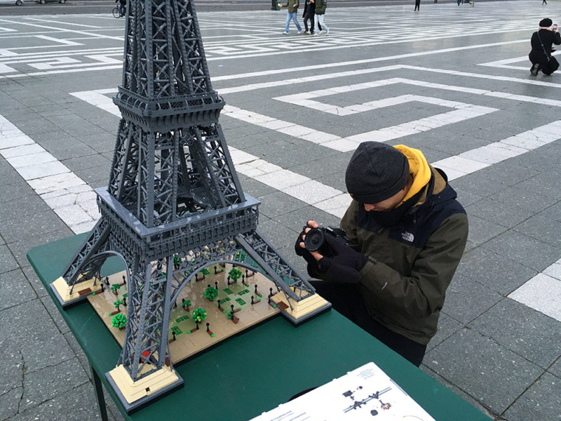 Fotógrafo constrói Torre Eiffel com 10 mil peças de LEGO e imagens parecem real📷😱 Leia agora o post completo:
iphotochannel.com.br/torre-eiffel-p…