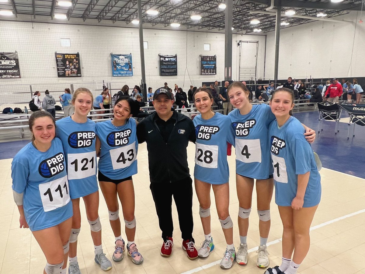 Had so much fun at the <a href="/PrepDig/">Prep Dig 🏐</a> Top 250 Expo! Thank you so much <a href="/prepdigil/">Prep Dig Illinois</a> and <a href="/CoachMikeDZ/">Michael DeLeon</a> for making the experience even better!