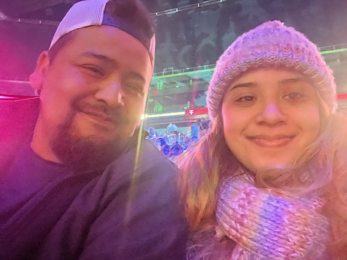 gladilicius05's tweet photo. #Jurassicworldlivetour https://t.co/QXcJgr7g56