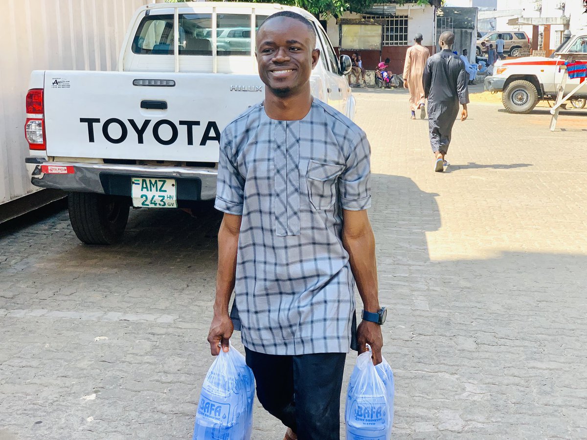 keita_ansumana's tweet photo. SERVICE TO HUMANITY IS SERVICE TO ALLAH
“Allah does not obligate anyone beyond his capacity…” Al Baqarah V-286
Alhamdulilah! MYDO visitation at #PCHM Cottage Hospital, Fourah Bay Road, Freetown was a tremendous success.
#MYDO
#hospitalvisitation
#cottage
#pcmh https://t.co/k90q39cXoE