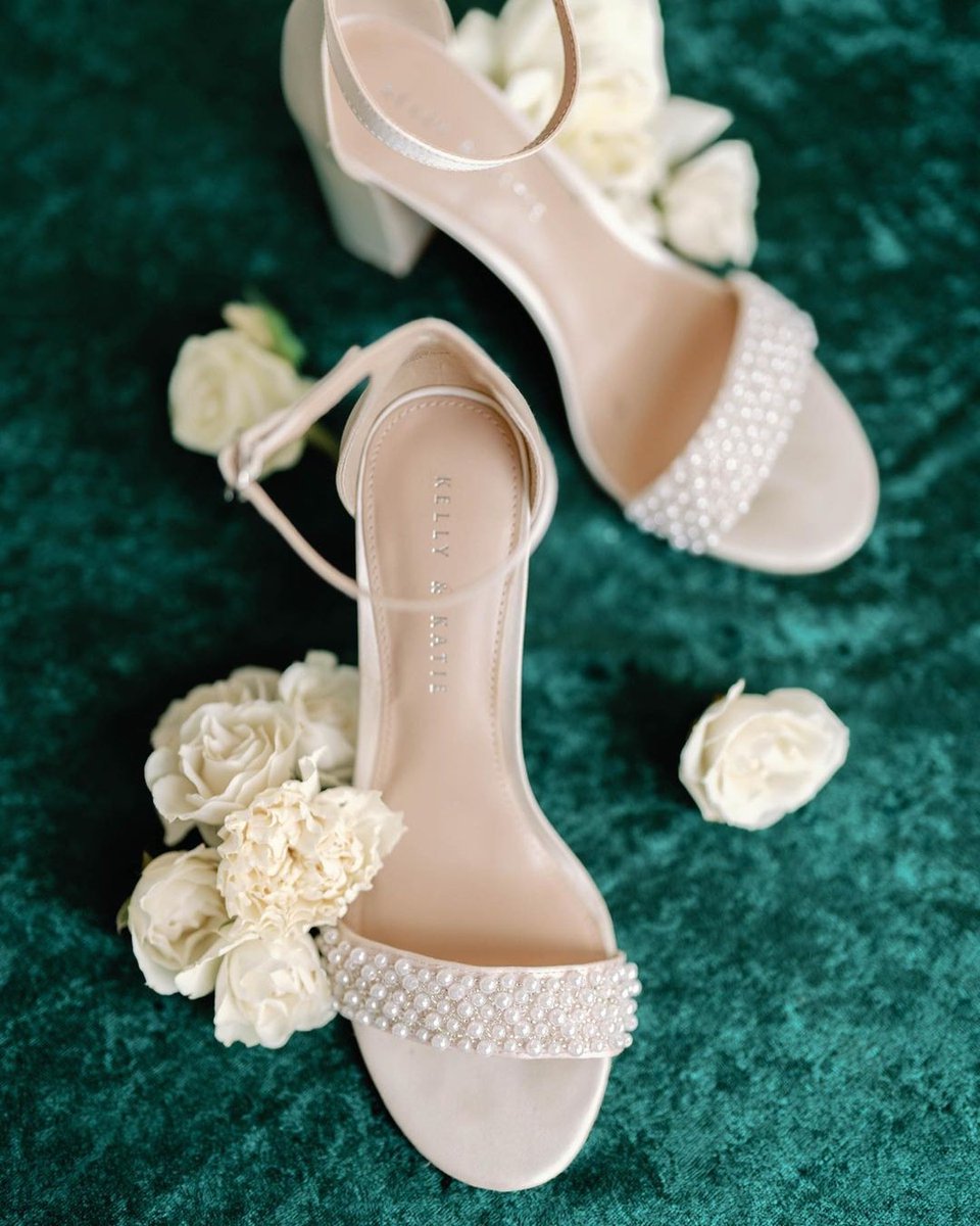 Pearly wedding shoes inspiration for the shoe lovers! 

Photographer: @deeolmstead_photography
#whitewrencollaborativemember

#wedding #weddingphotography #weddingday #weddinginspiration #photography #weddingphotographer #weddingshoes #shoes #beautiful #flowers #thewhitewren
