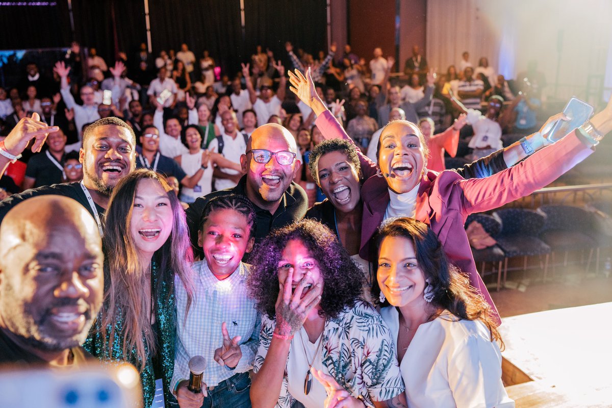 TechBeachRT's tweet image. A moment in TechBeach history . 

Jada’s only 13 but we can already tell that she’s going to make waves like she did at #TBRJamaica ! 

3..2..1.. TRILLIONAIRES 📸

@MalikYoba @kirkanthony_jm @KylePMaloney @TerriKarelle @TechWithX