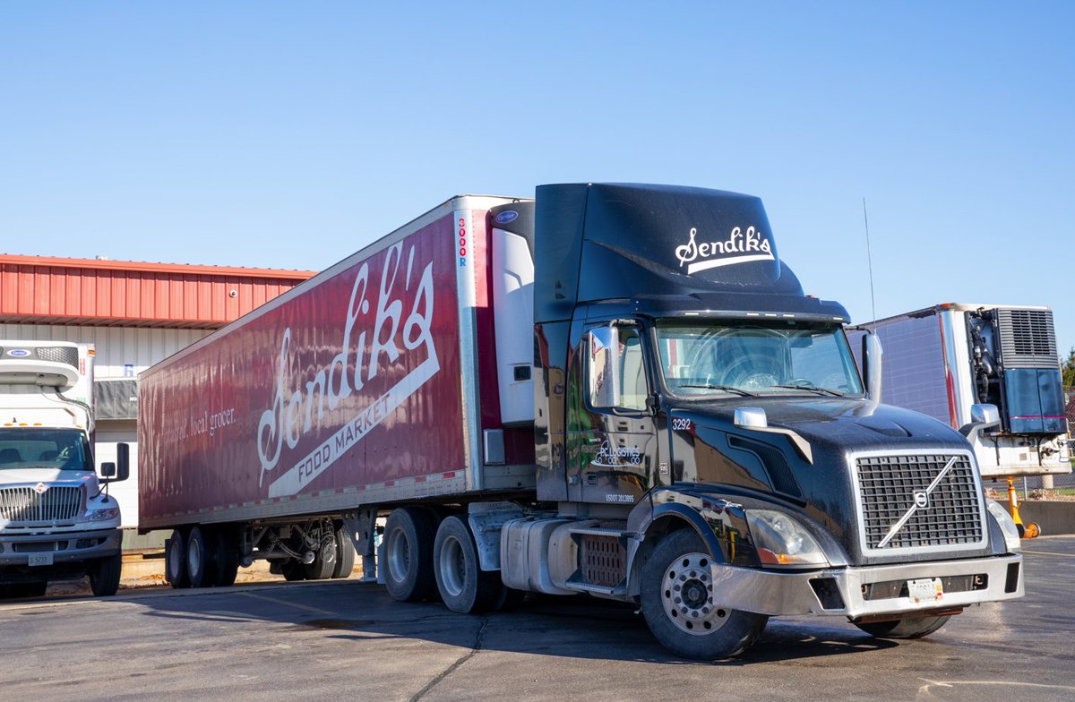 Right before Thanksgiving, our friends at @Sendiks donated three truckloads containing $75,000 worth of food to Feeding America Eastern Wisconsin. @KelloggsUS also helped out by donating a percentage of sales to hunger relief. 

#SolvingHungerLocally #CommunityPartners