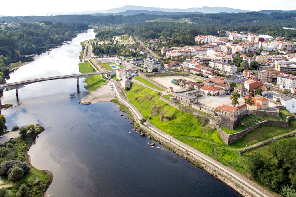 turisriasbaixas's tweet photo. Que ver e facer na zona de #OCondado e #Paradanta?
Contámoscho no especial na nosa web sobre esta comarca cun gran patrimonio etnográfico e natural, fermosos viñedos e bañada polo #Miño.
#LoveRíasBaixas #RíasBaixas #PontevedraProvincia https://t.co/xK5a7arlOW