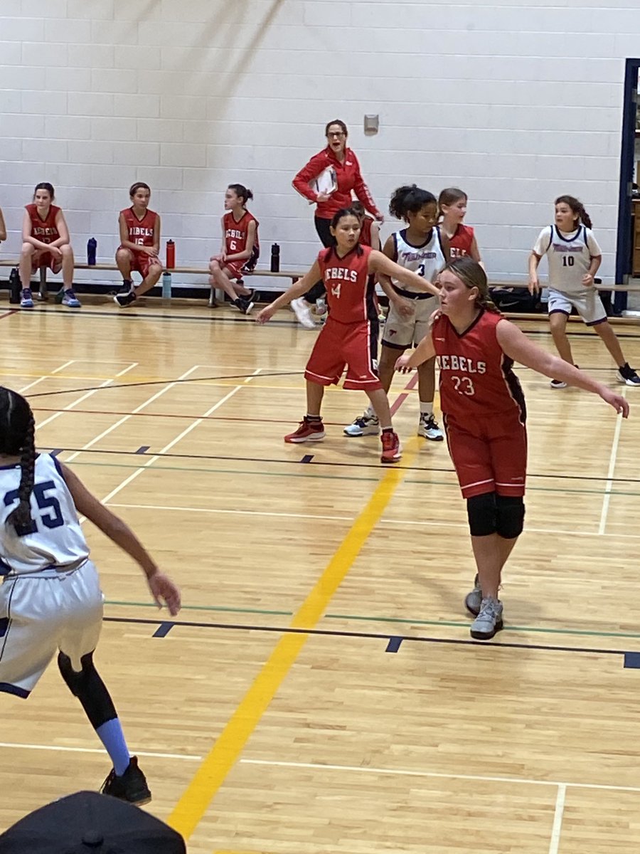 GRivett99's tweet photo. ⁦@EIMGrade3⁩ and I cheered on this awesome Jaguar this morning!  Excellent effort, E. L.!!!  🏀🏀⭐️⭐️@EIMJaguars https://t.co/RbZNvMfuSR