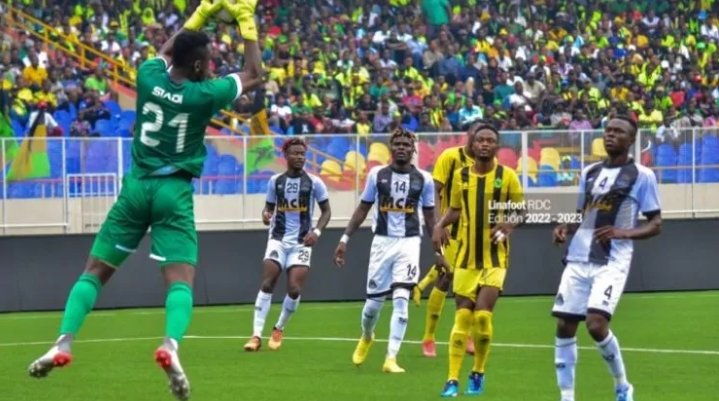 AS Vita Club came from a goal down to beat rivals TP Mazembe 2-1 in the Congolese classico this afternoon. 

The defeat is the first league defeat of the season for the Ravens 🇨🇩.

#ClassicoRDC