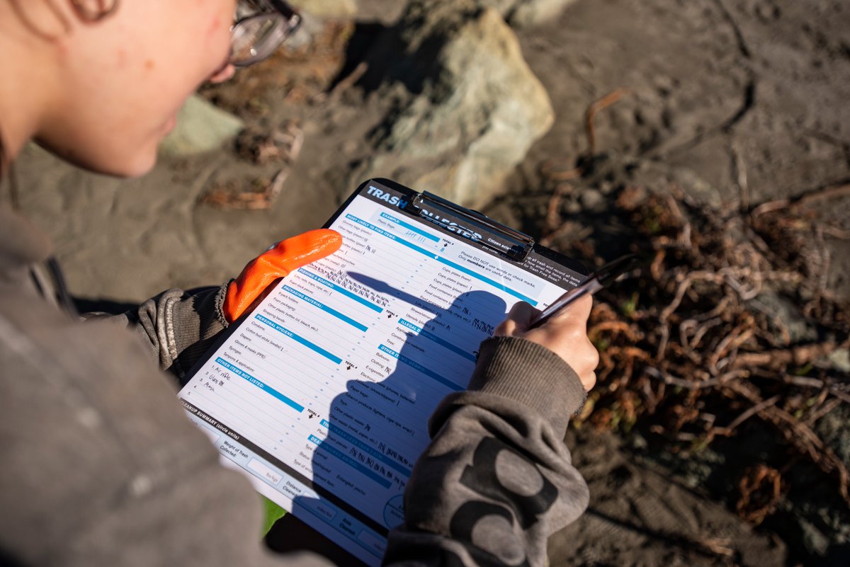 SmithRiverCA's tweet photo. Del Norte High School’s Interact Club brought 38 students to Smith River Alliance’s Adopt-A-Beach Clean-up last month successfully removing 75 pounds of trash along 2.5 miles of coastline in Crescent City. This program is funded from the WHALE TAIL® Grants Program. https://t.co/bpuErhd2k5