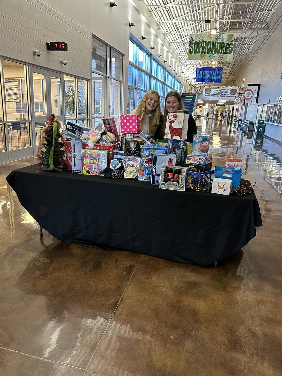 So many people have brought in amazing things for this year’s toy and teen item drive! Tomorrow is the last day to bring it items, so they can be distributed before the holidays! Be sure to stop by and see us in the morning. 🎁