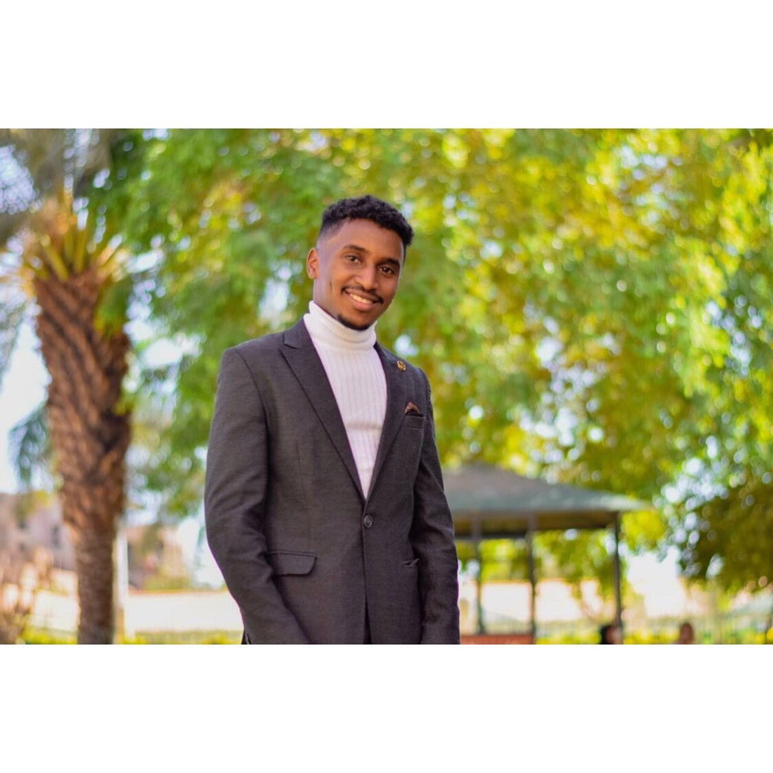 _yozf's tweet photo. الحمدلله بقيت خريج رسمي.🖤🖤🖤 https://t.co/8CcxdM87Ia